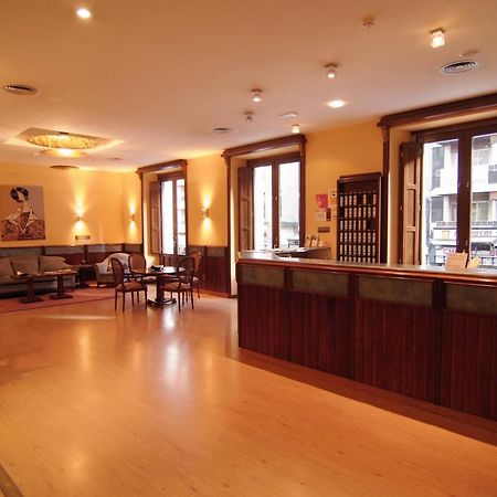 Hostal Cataluna Zaragoza Buitenkant foto