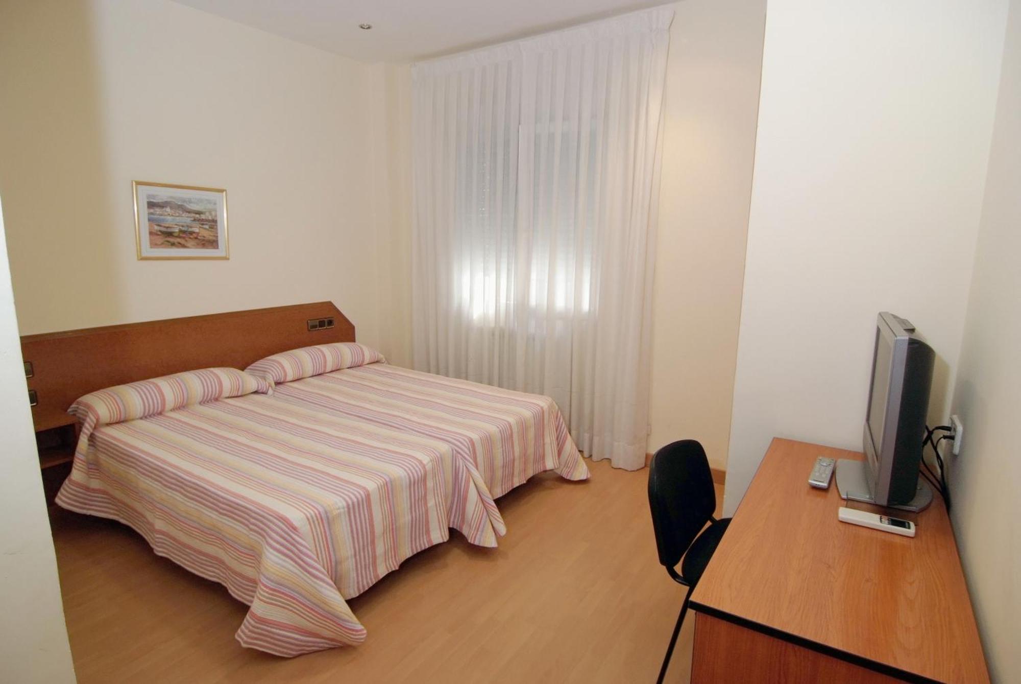 Hostal Cataluna Zaragoza Buitenkant foto
