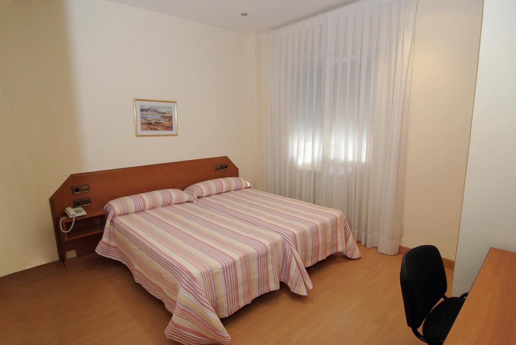 Hostal Cataluna Zaragoza Buitenkant foto