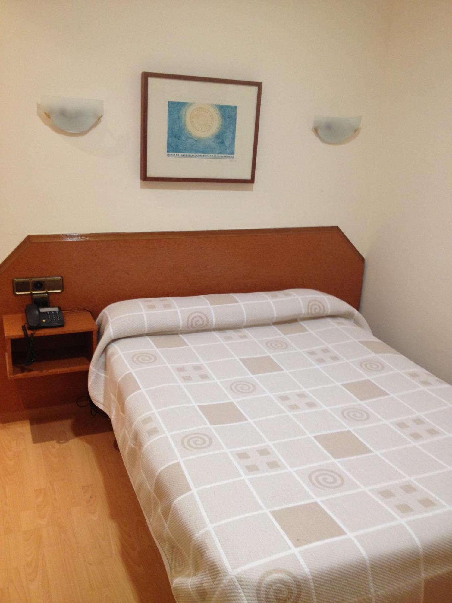 Hostal Cataluna Zaragoza Buitenkant foto