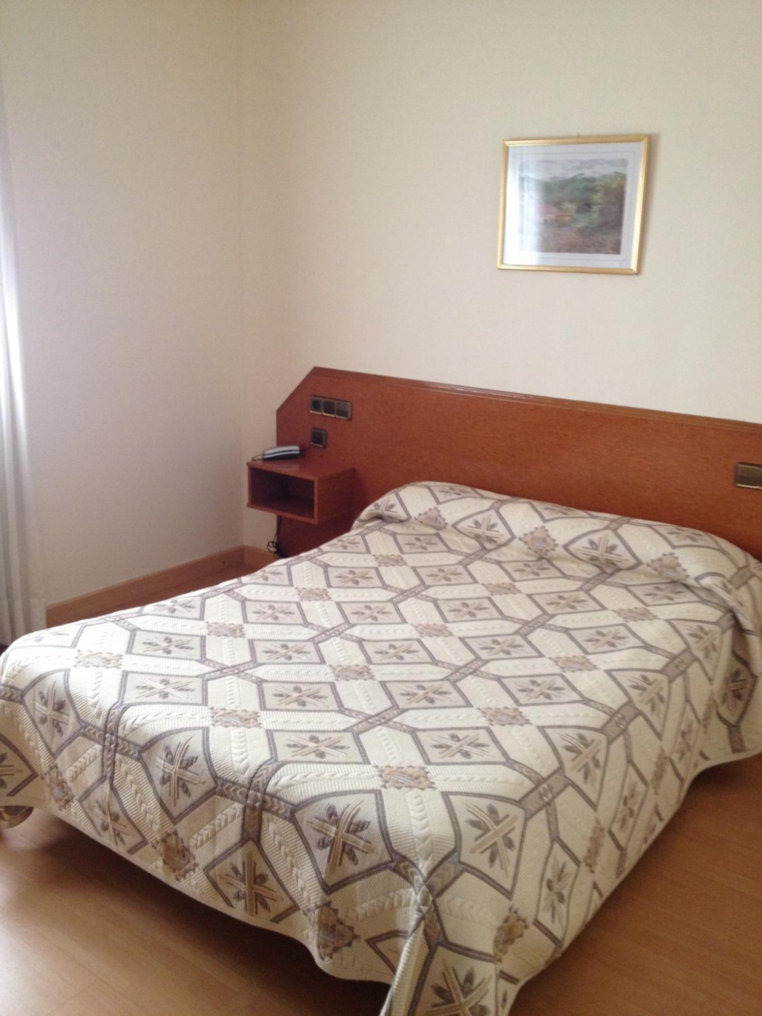 Hostal Cataluna Zaragoza Buitenkant foto