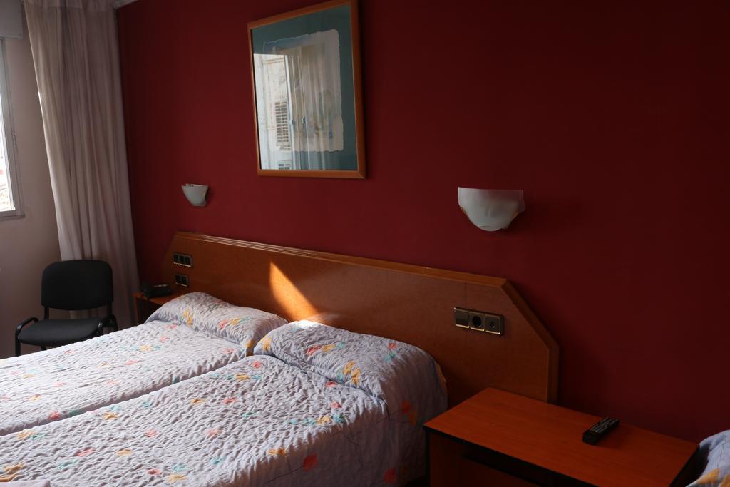 Hostal Cataluna Zaragoza Buitenkant foto