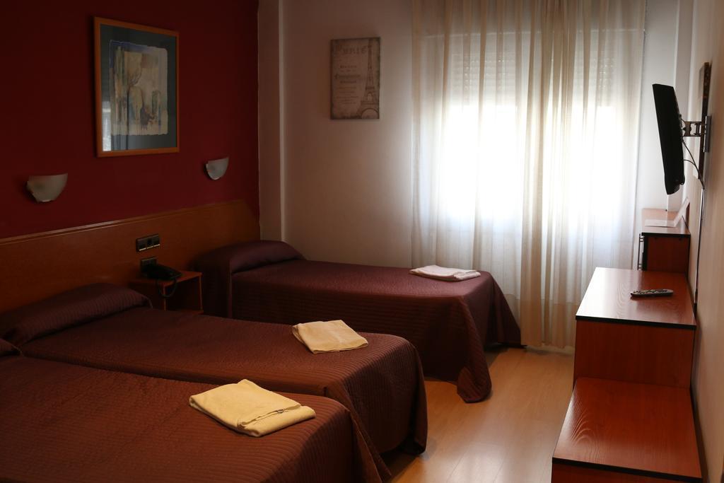 Hostal Cataluna Zaragoza Buitenkant foto