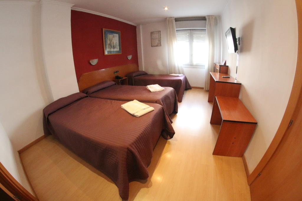 Hostal Cataluna Zaragoza Buitenkant foto