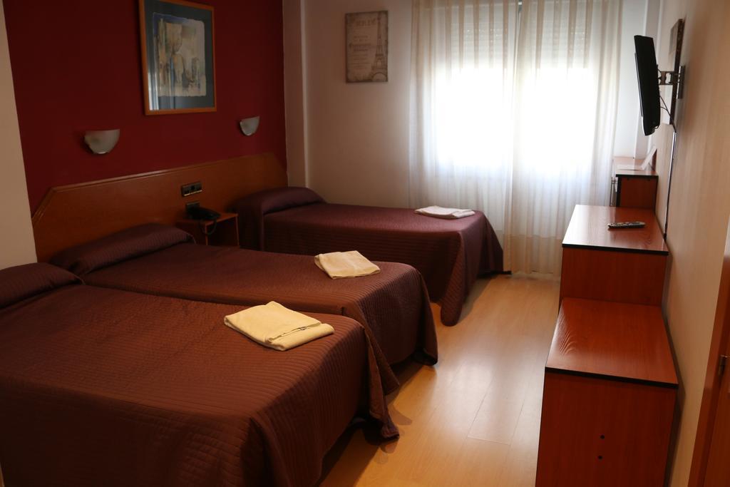 Hostal Cataluna Zaragoza Buitenkant foto
