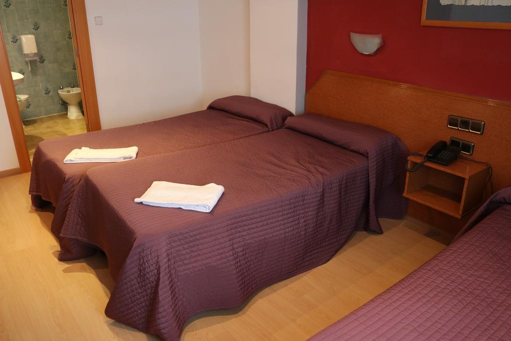 Hostal Cataluna Zaragoza Buitenkant foto