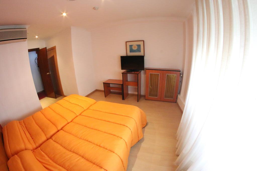 Hostal Cataluna Zaragoza Buitenkant foto