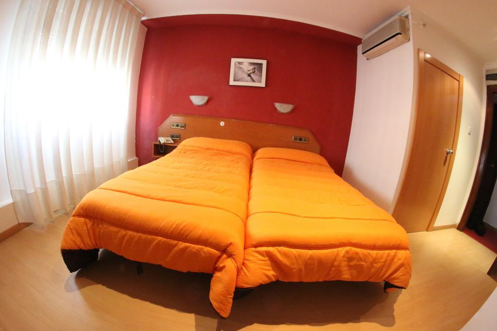 Hostal Cataluna Zaragoza Buitenkant foto
