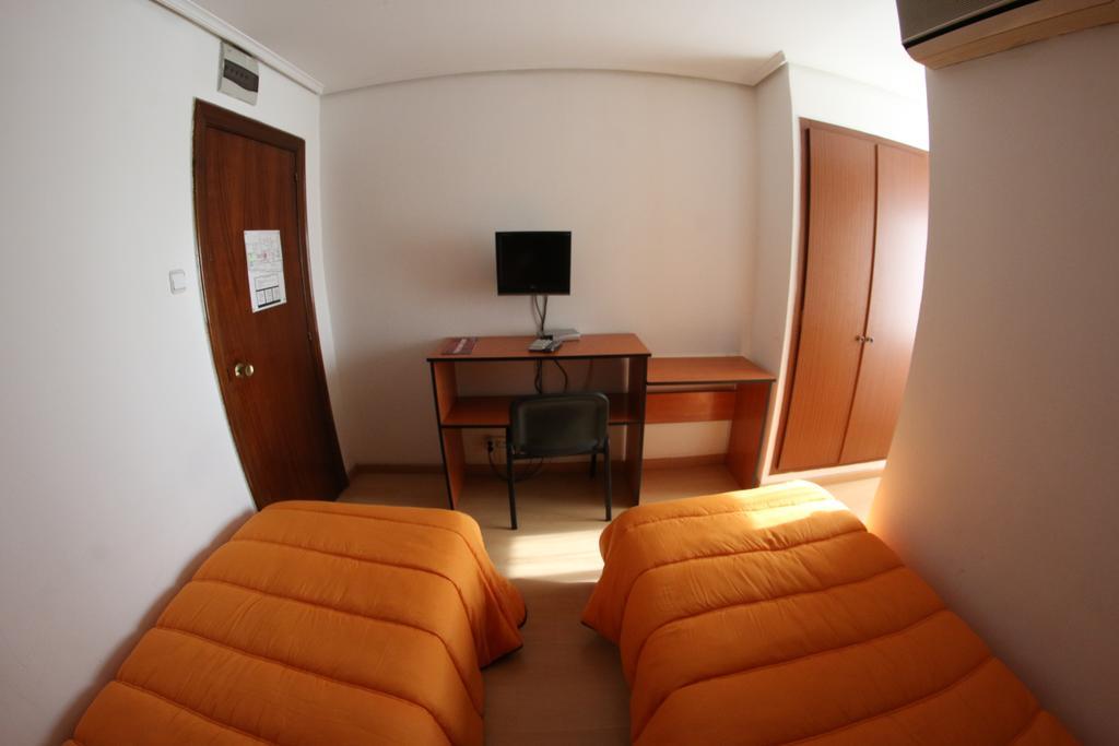 Hostal Cataluna Zaragoza Buitenkant foto