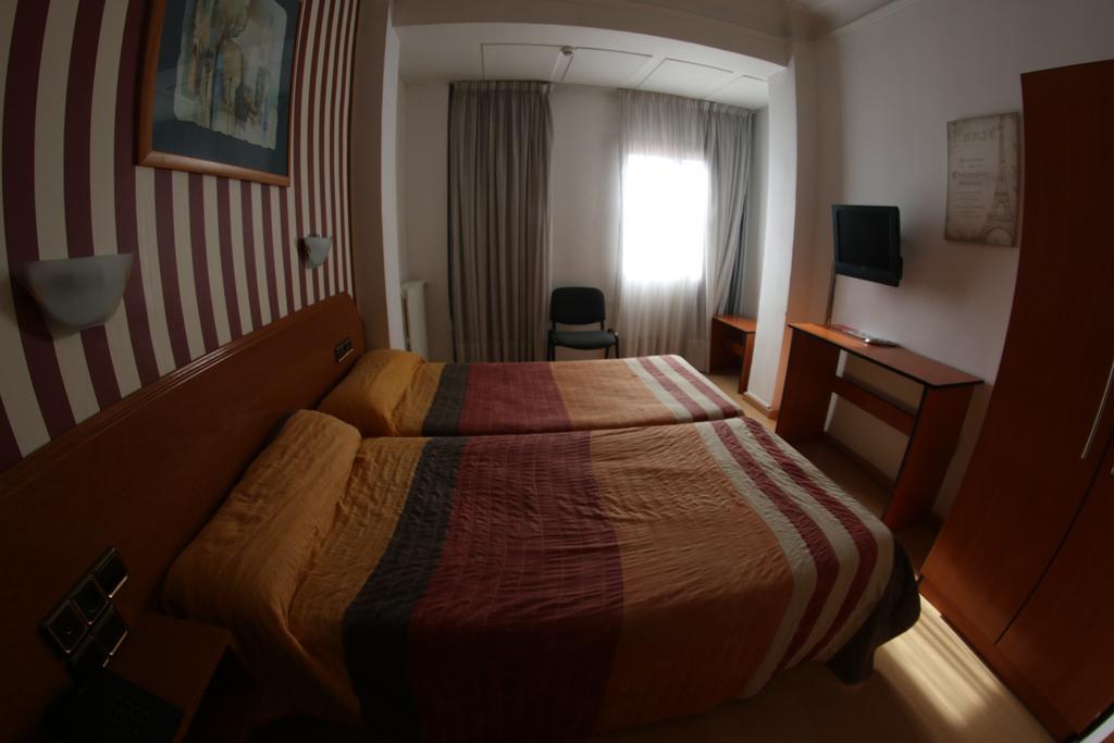 Hostal Cataluna Zaragoza Buitenkant foto