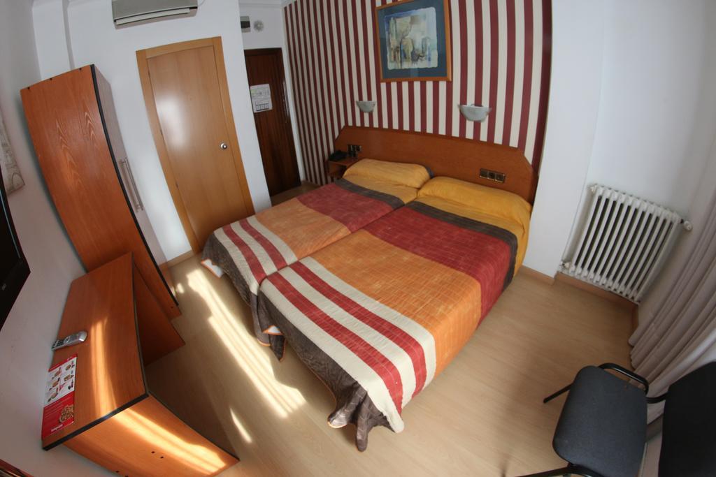 Hostal Cataluna Zaragoza Buitenkant foto