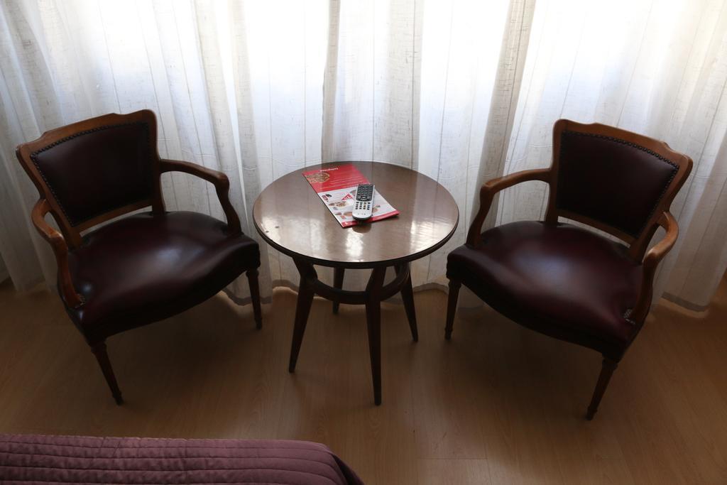 Hostal Cataluna Zaragoza Buitenkant foto