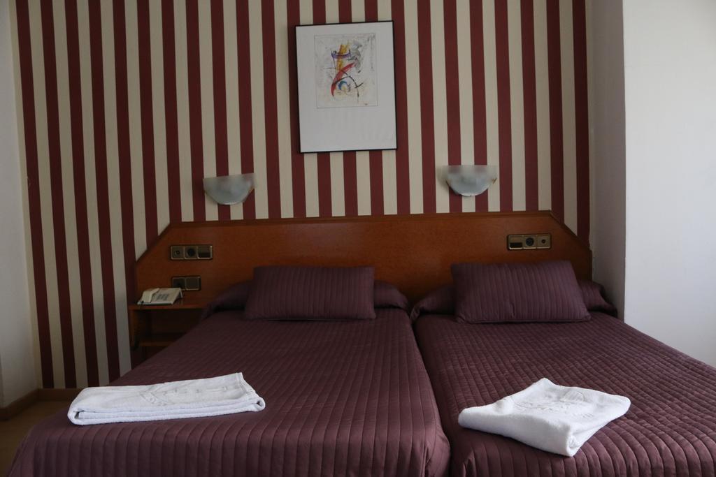 Hostal Cataluna Zaragoza Buitenkant foto
