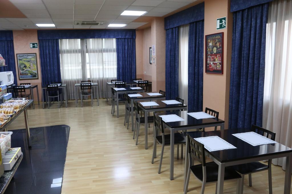 Hostal Cataluna Zaragoza Buitenkant foto