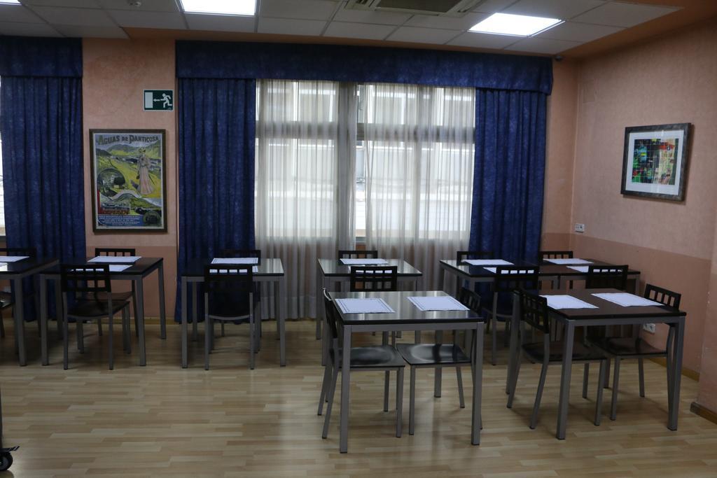 Hostal Cataluna Zaragoza Buitenkant foto